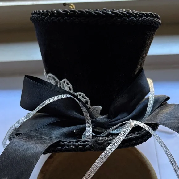 Mini Skeleton Goth Black Cocktail Fascinator Top Hat - Picture 5 of 9